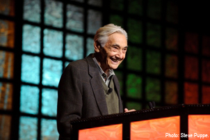 Howard Zinn at the 2008 NCSS Conference | Zinn Education Project: Teaching People's History