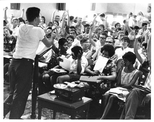 Staughton Lynd speaks with Freedom School teachers in Mississippi, 1964